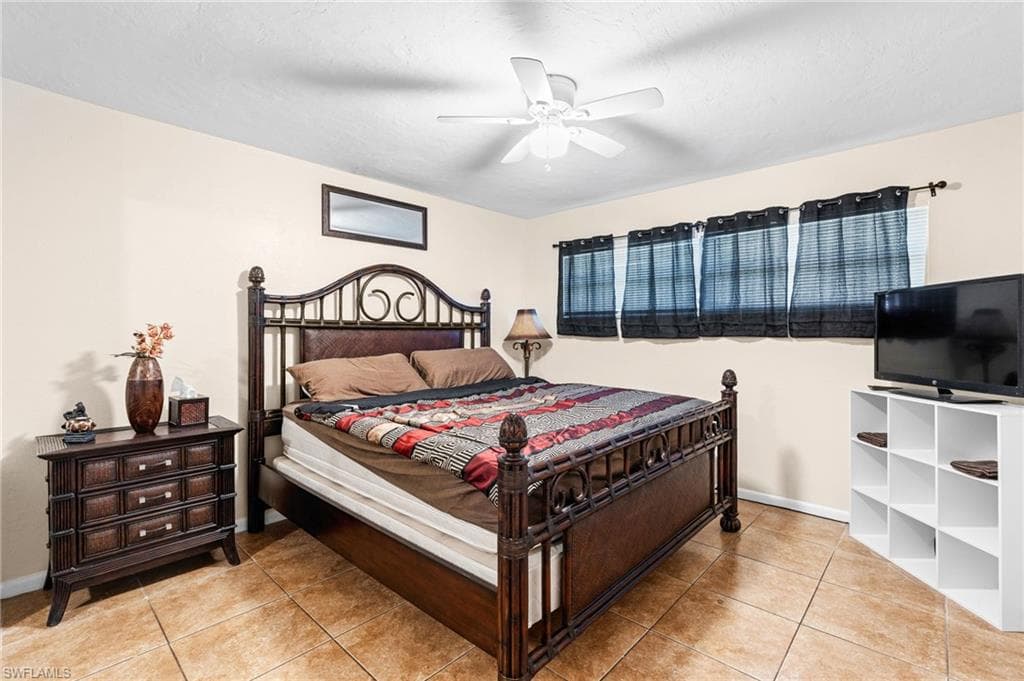 3042 Mango ST-17