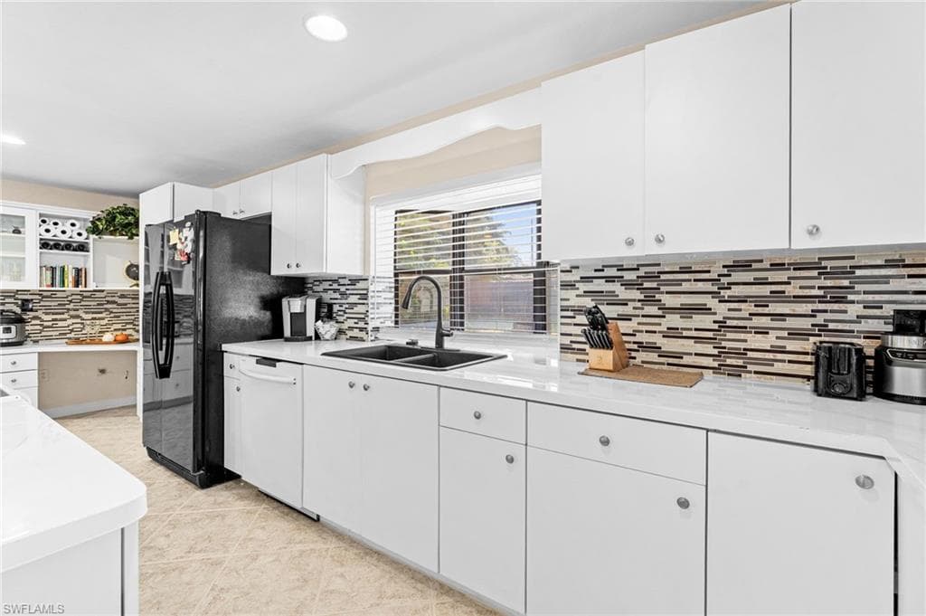 3042 Mango ST-12