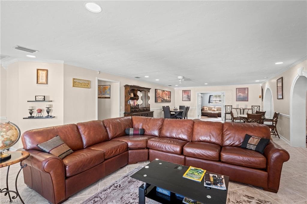 3042 Mango ST-7