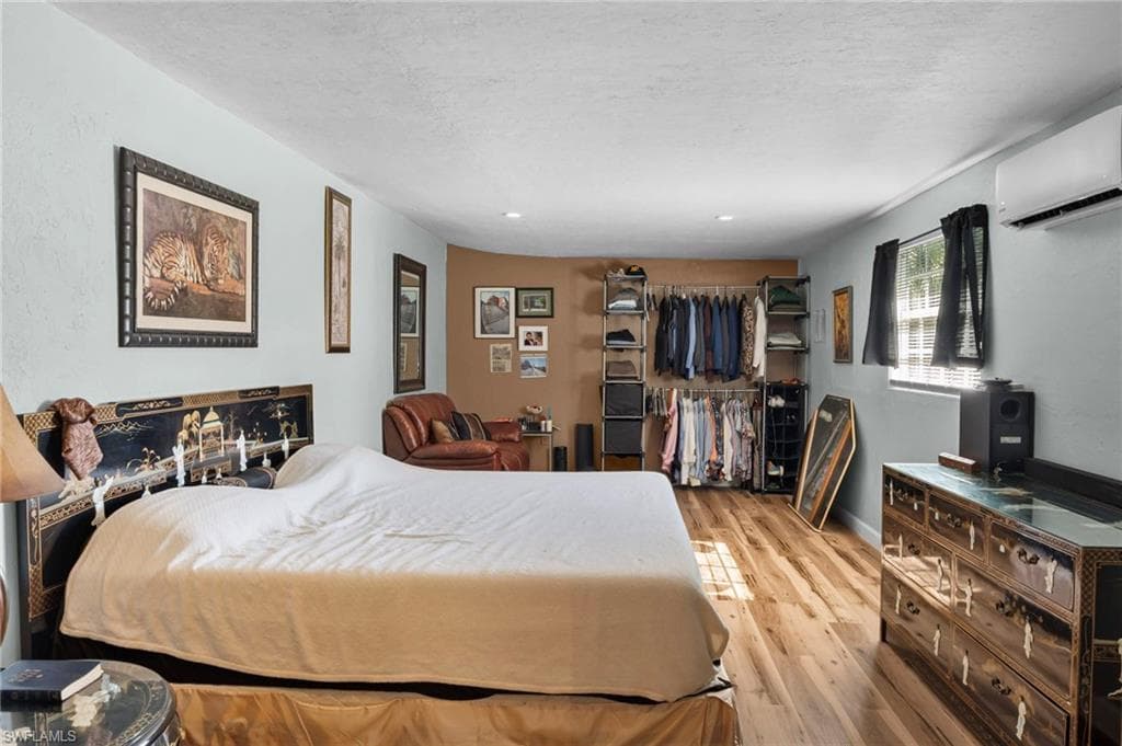 3042 Mango ST-20