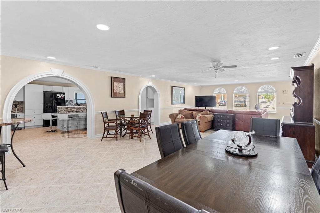 3042 Mango ST-9