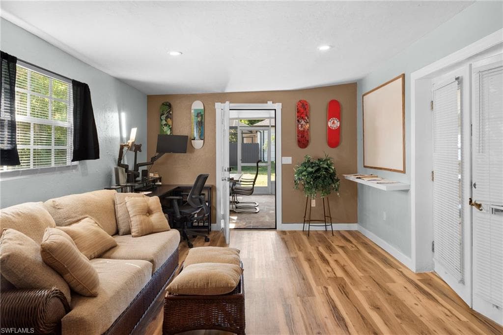3042 Mango ST-18