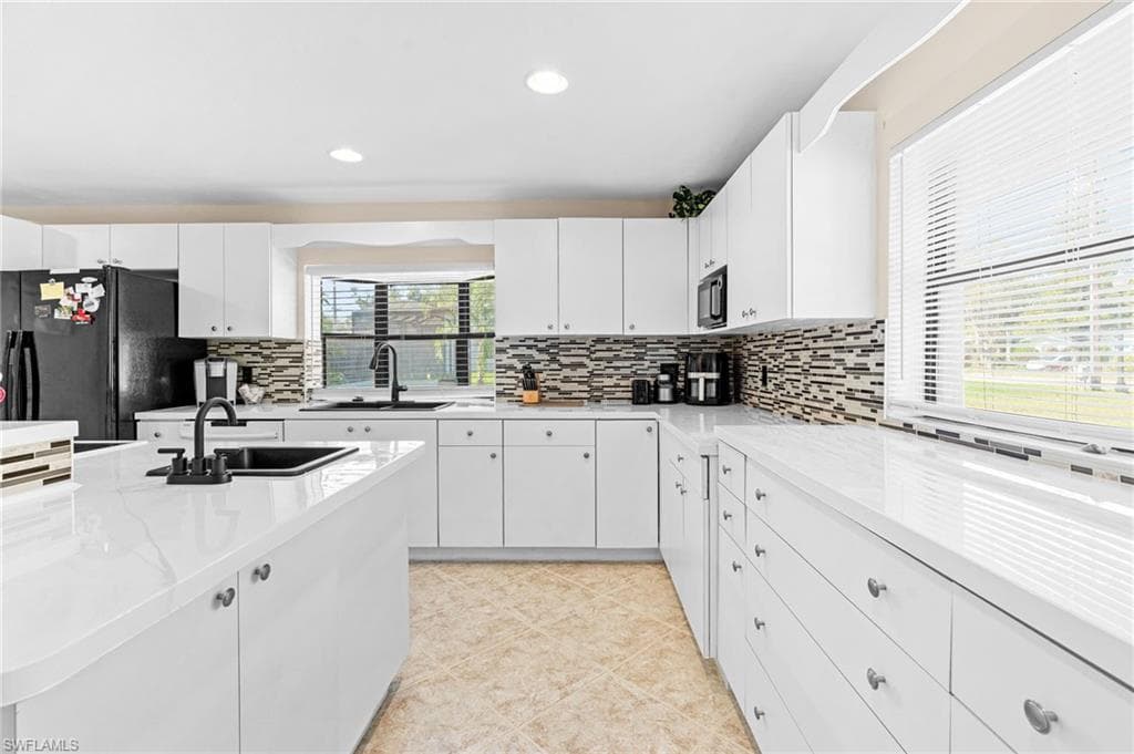 3042 Mango ST-11