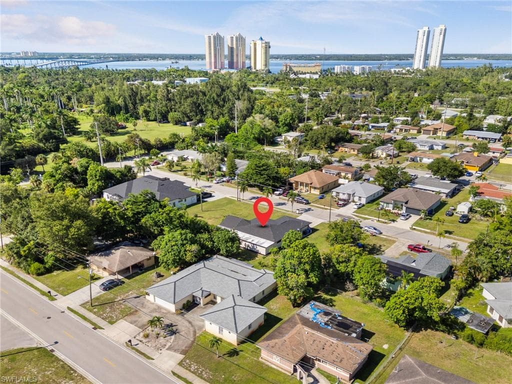 3042 Mango ST-4