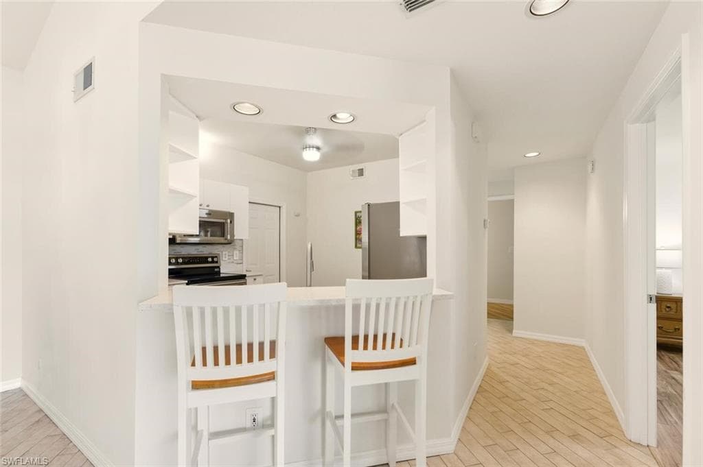 636 Windsor SQ 102-6