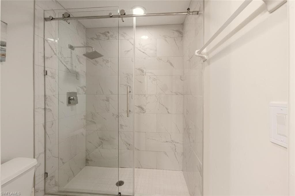 636 Windsor SQ 102-13
