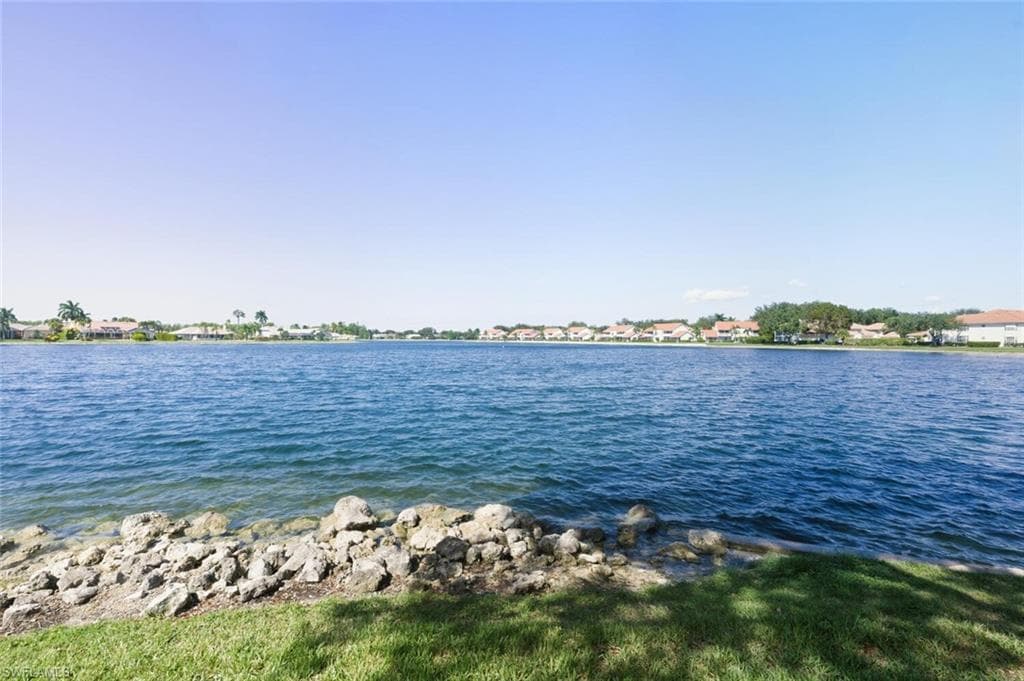 636 Windsor SQ 102-32