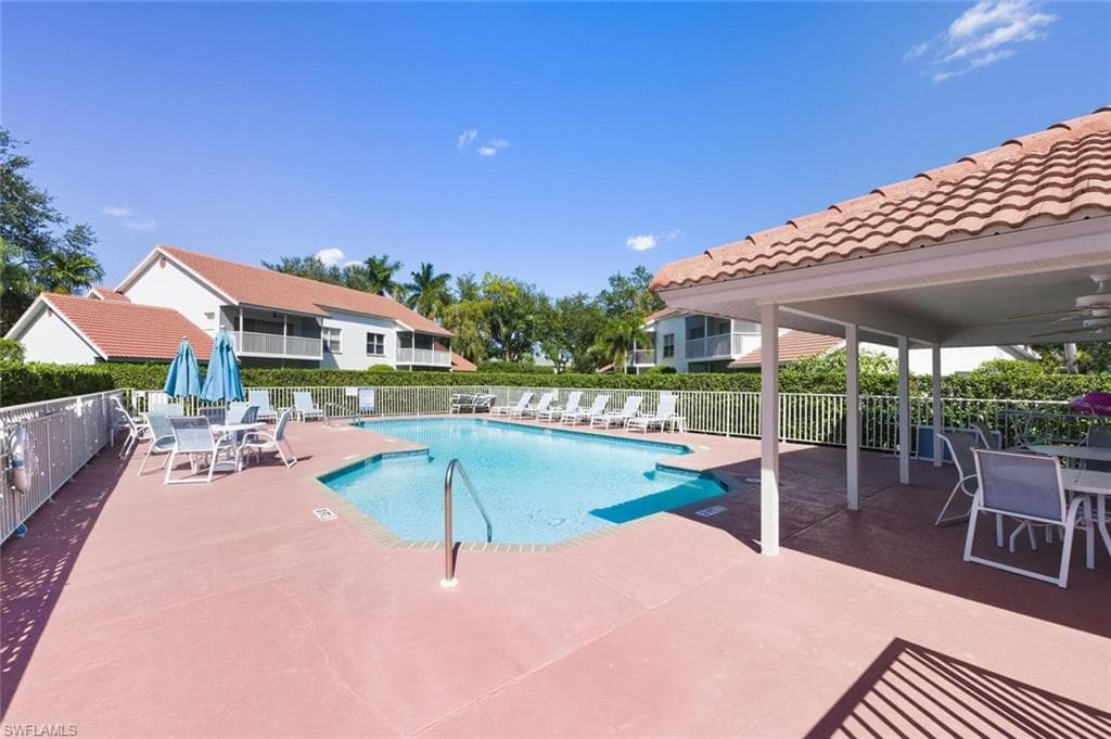 636 Windsor SQ 102-28