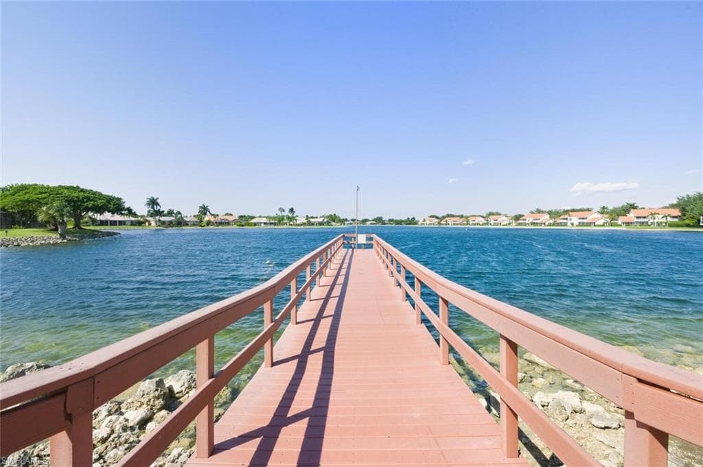636 Windsor SQ 102-25