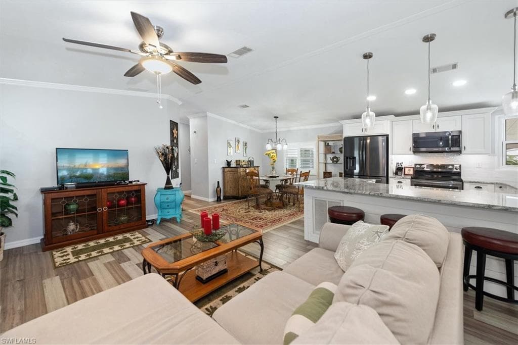 102 Elise DR-5