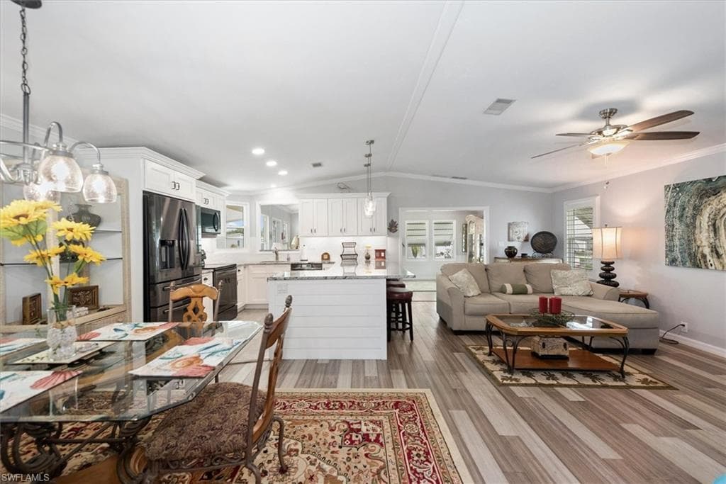 102 Elise DR-9