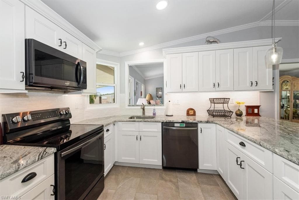 102 Elise DR-10