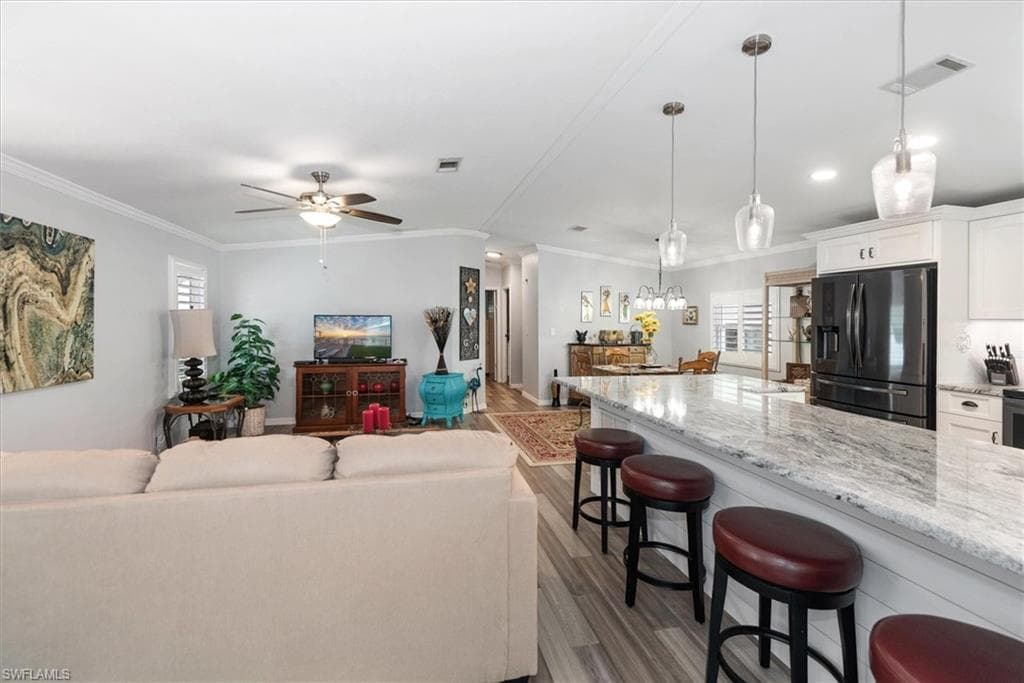 102 Elise DR-11