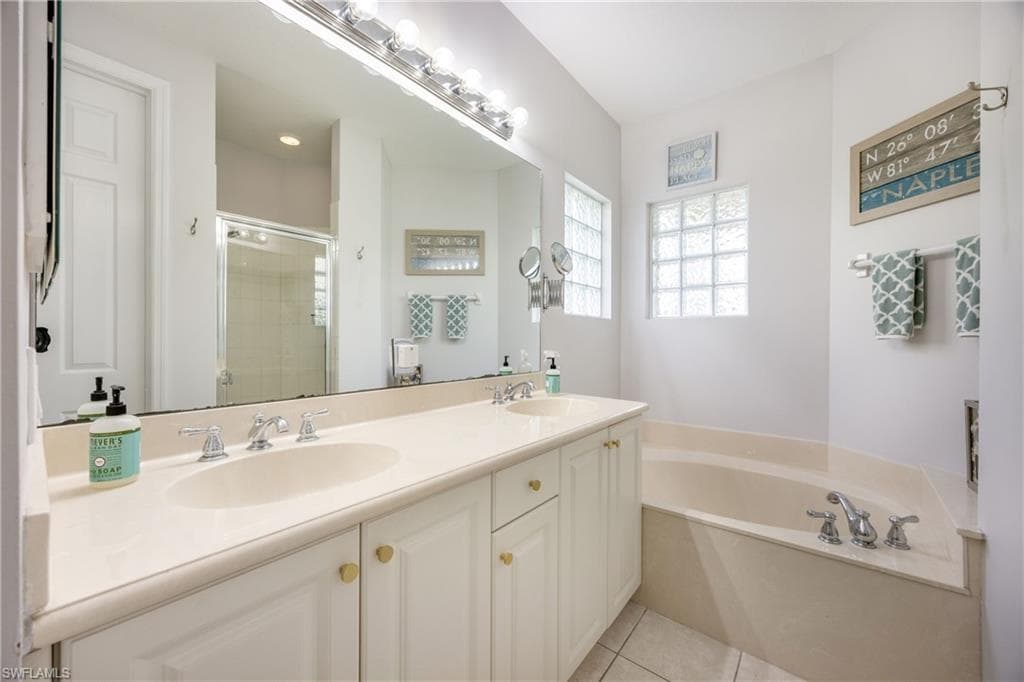 1320 Mariposa CIR 104-12