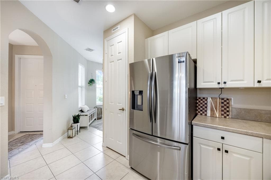 1320 Mariposa CIR 104-4