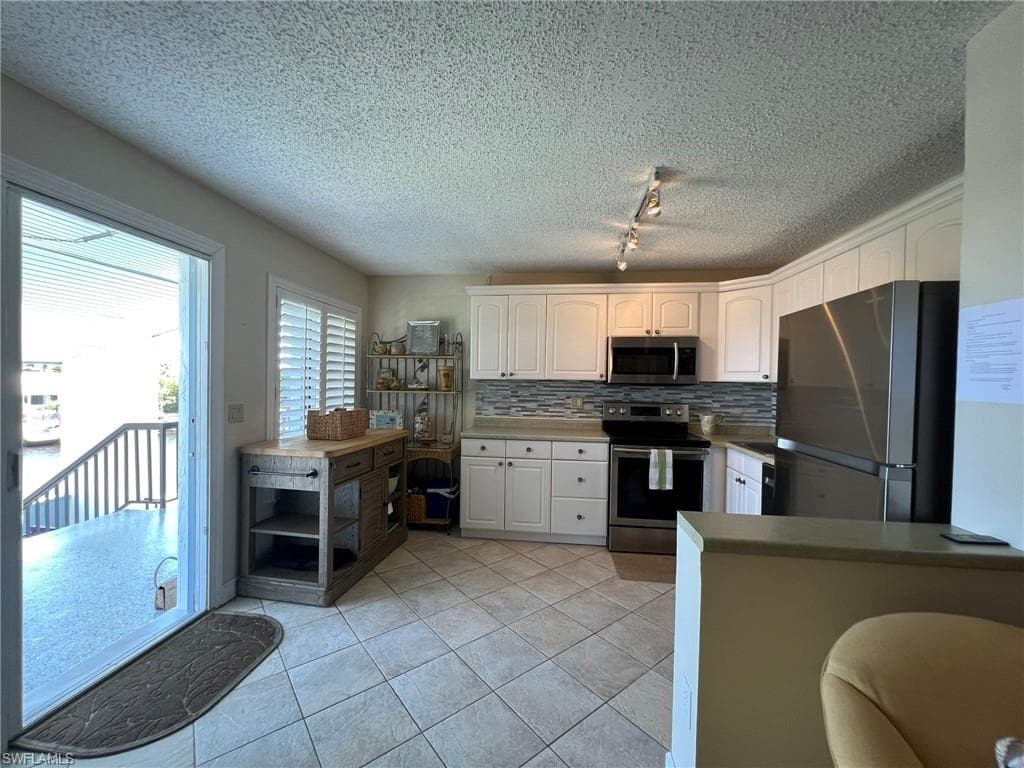 1250 Tennisplace CT A33-6