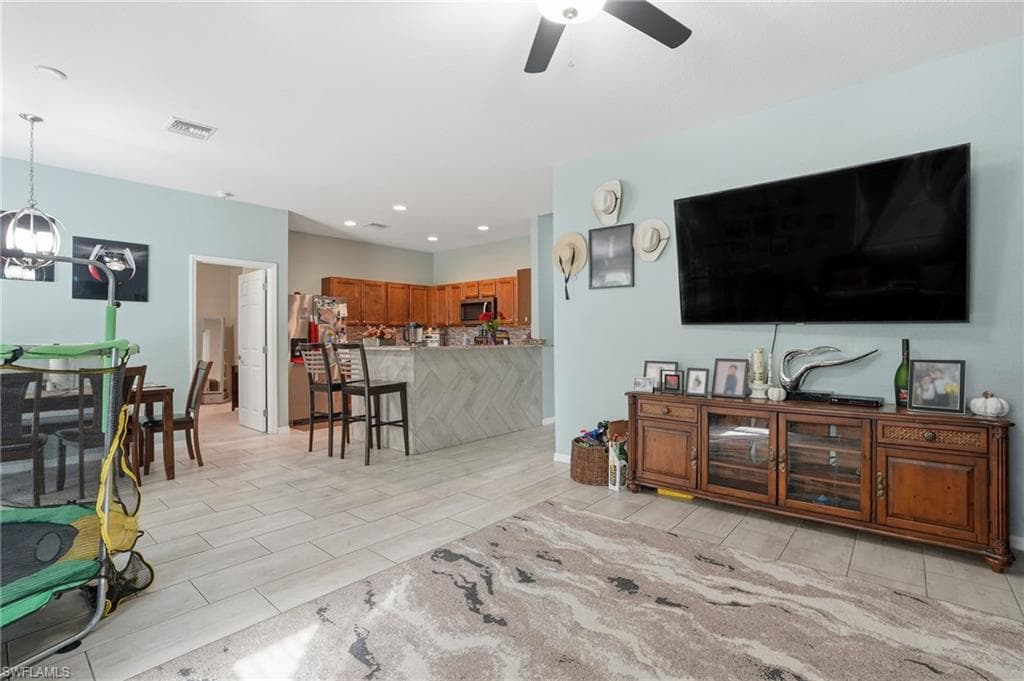 1004 Hamilton ST-9