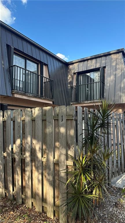 17989 San Juan CT 1-26