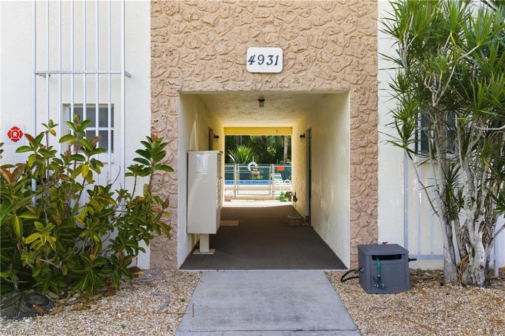4931 Vincennes CT 4-3