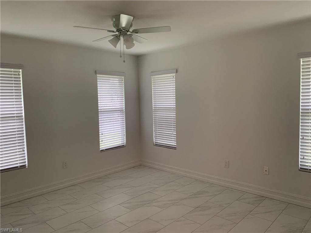 310 Carnaby CT-10