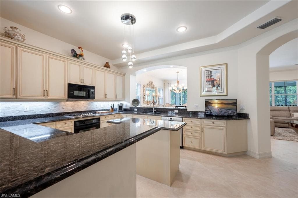2843 Tiburon BLVD E 7-102-36
