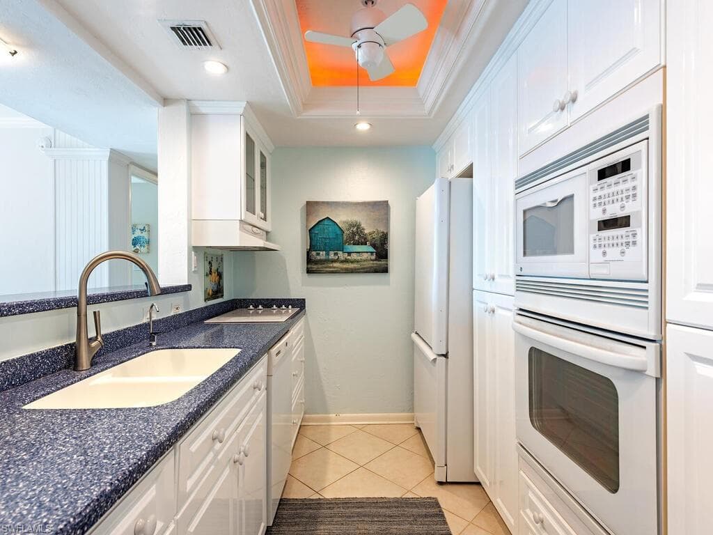 555 Park Shore DR B411-7
