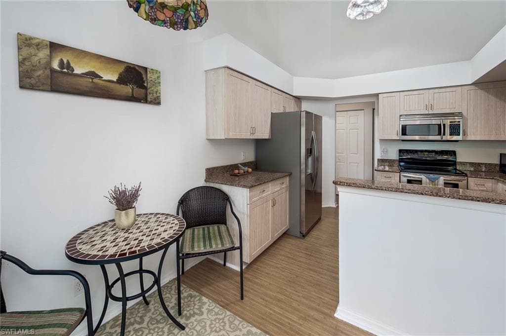 15298 Cricket LN-16