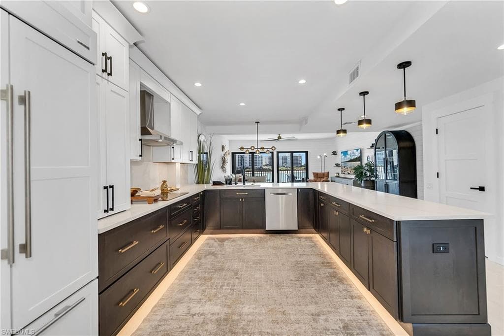 533 La Peninsula BLVD 533-4