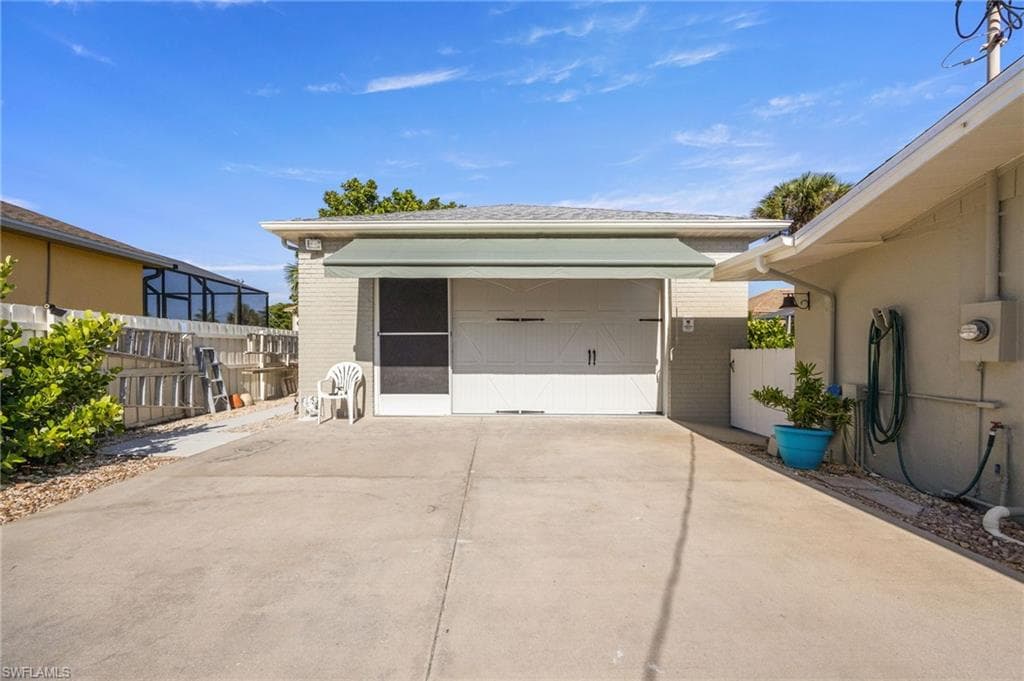 5128 York CT-3