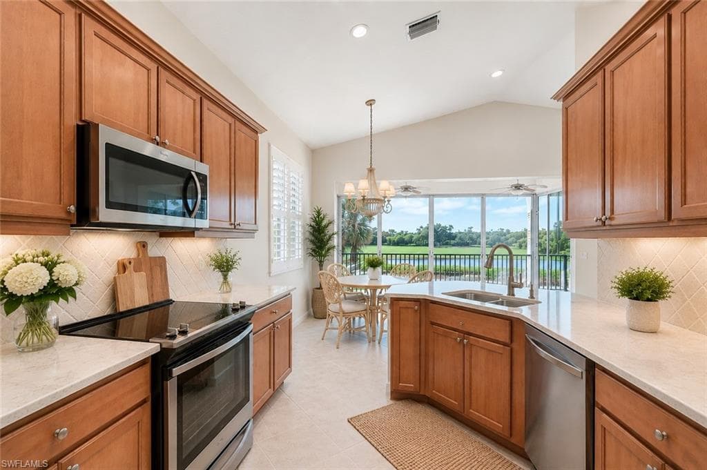 9111 Palmetto Ridge DR 201-7