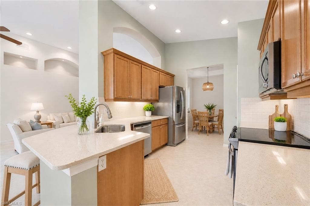 9111 Palmetto Ridge DR 201-8