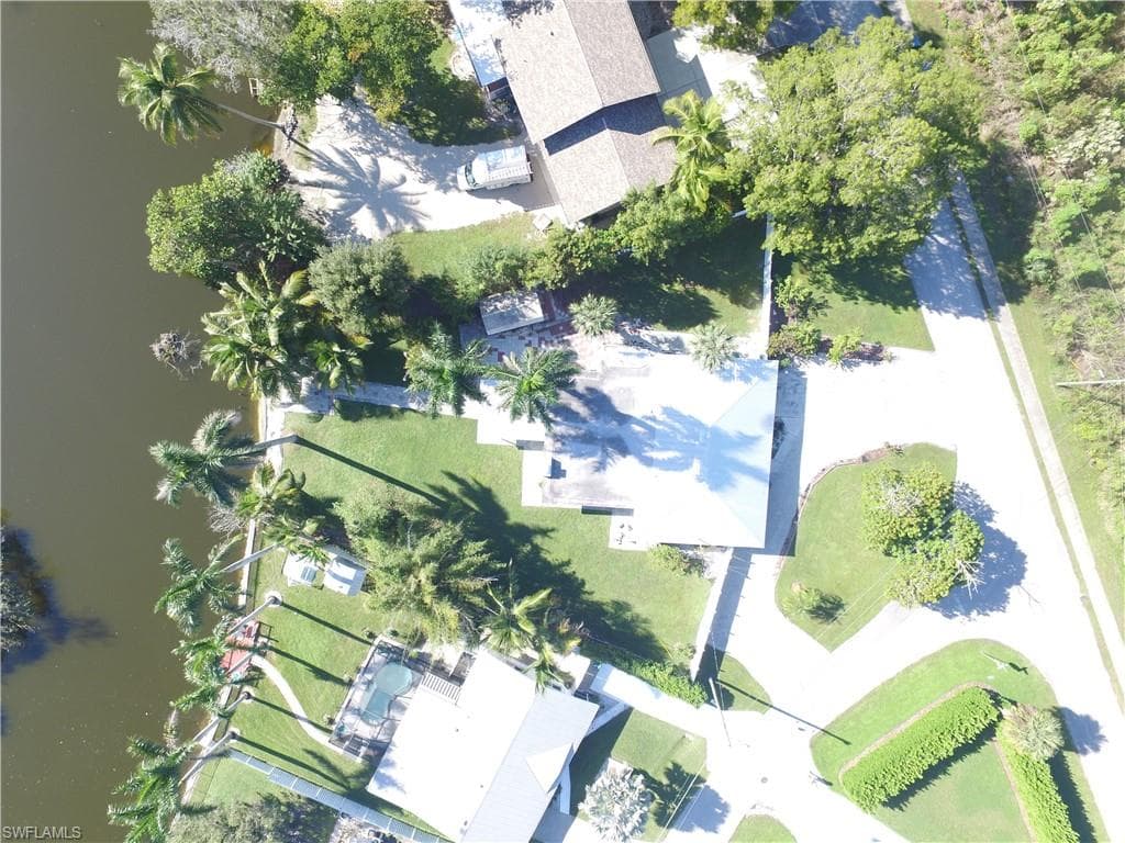 22 Constitution DR-8