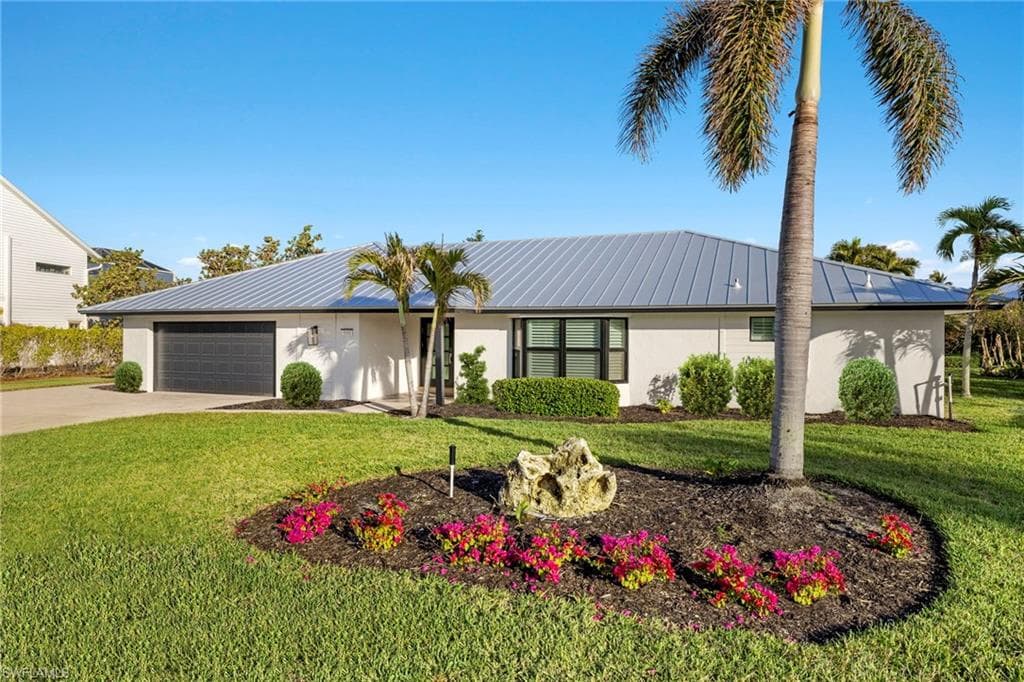 930 Kings Crown DR-2