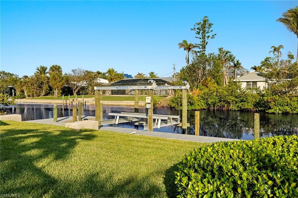 930 Kings Crown DR-36