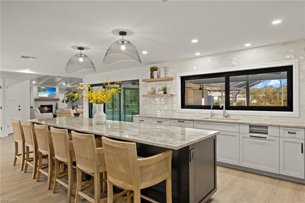 930 Kings Crown DR-9