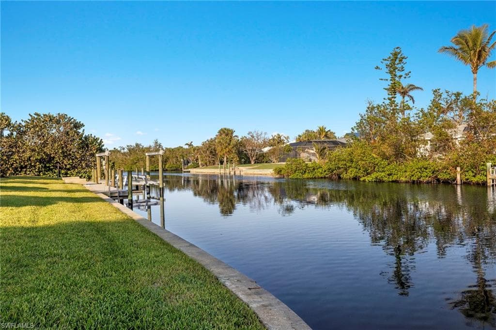 930 Kings Crown DR-38