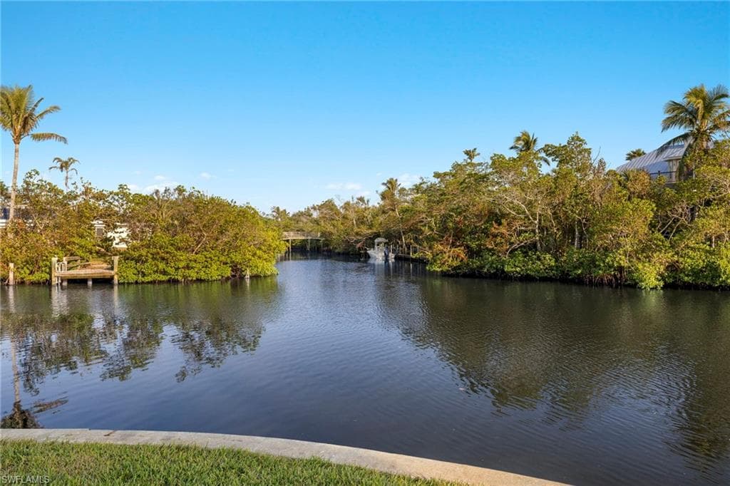 930 Kings Crown DR-37