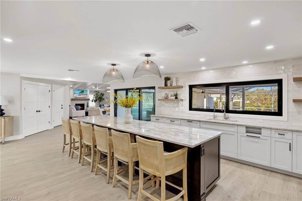 930 Kings Crown DR-11