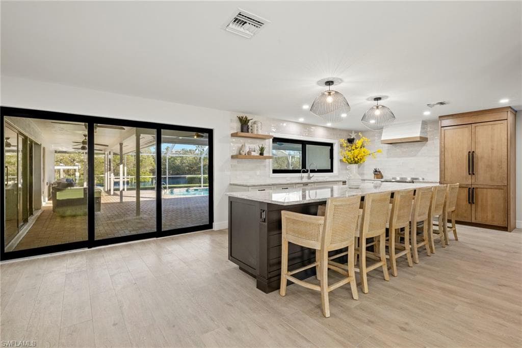 930 Kings Crown DR-8