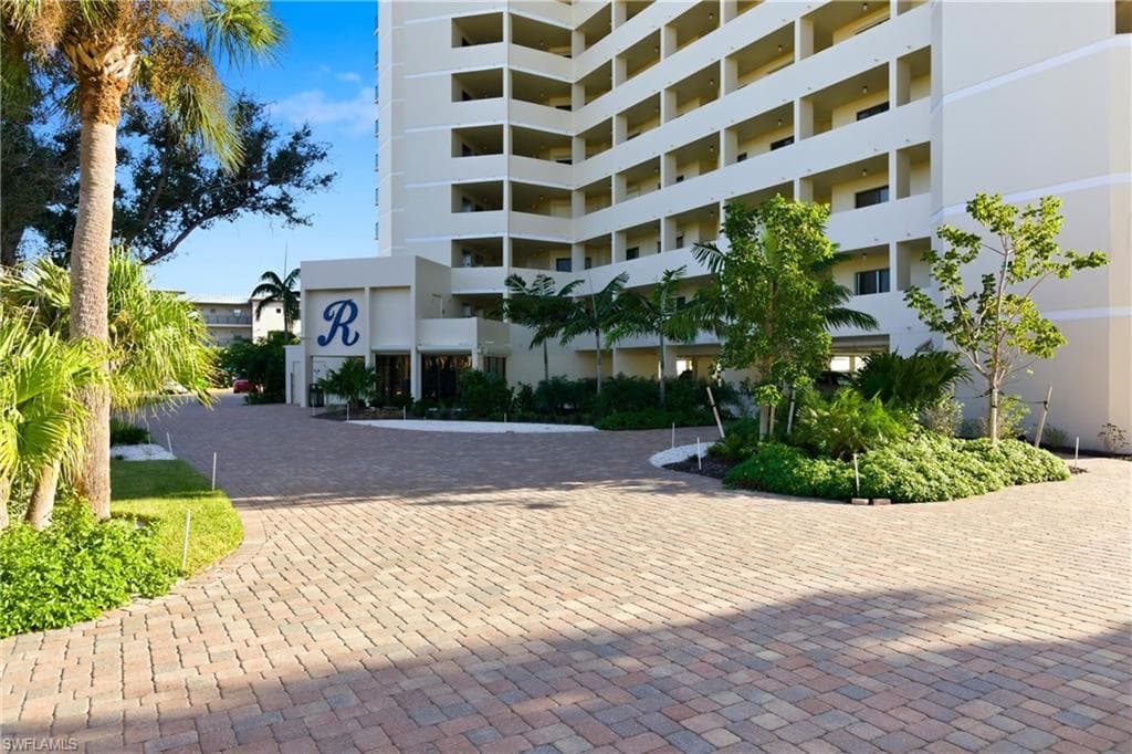 7500 Estero BLVD 1104-34