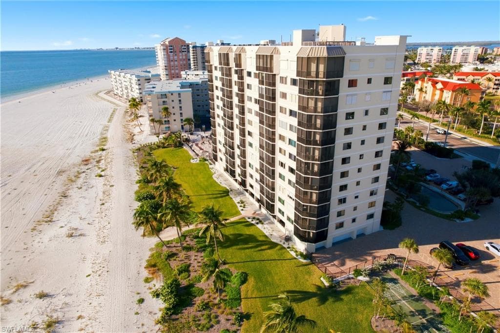 7500 Estero BLVD 1104-33