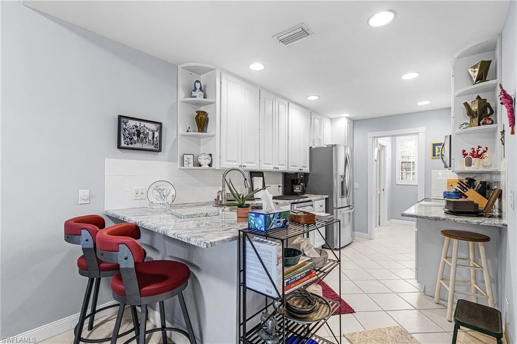 5733 Cove CIR-6