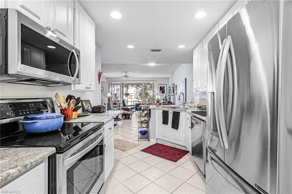 5733 Cove CIR-9