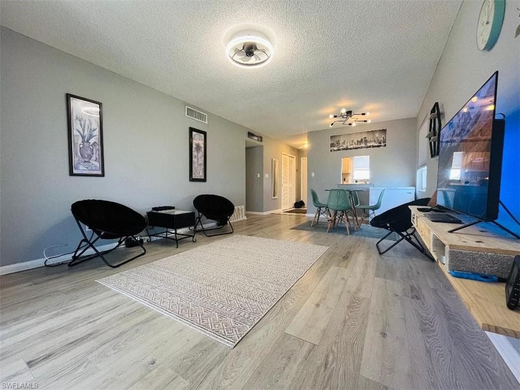 2210 Croton CT-2