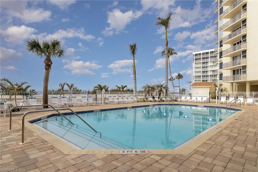 7330 Estero BLVD 906-16