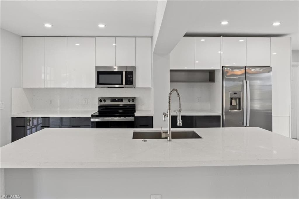 4970 Riverside DR-17