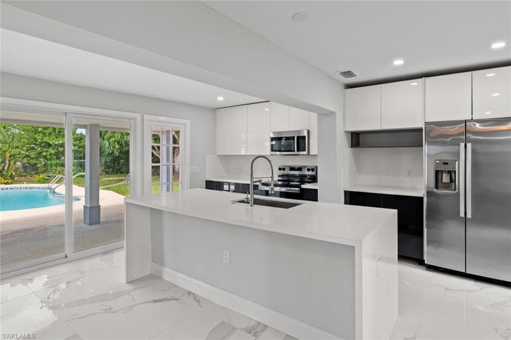 4970 Riverside DR-10