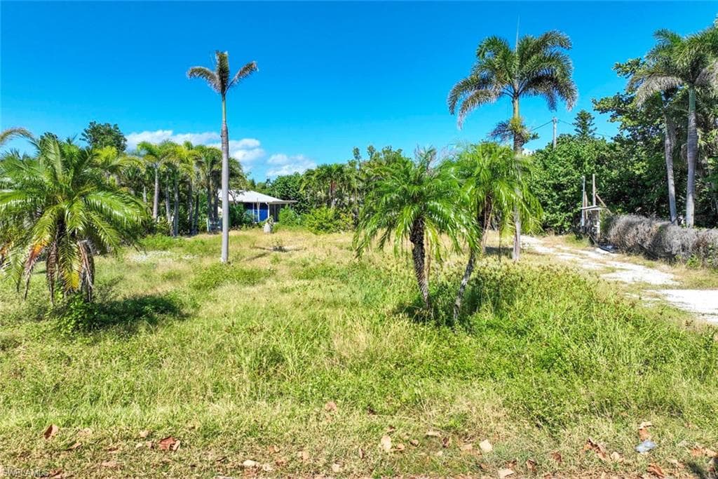 524 Lagoon DR-12