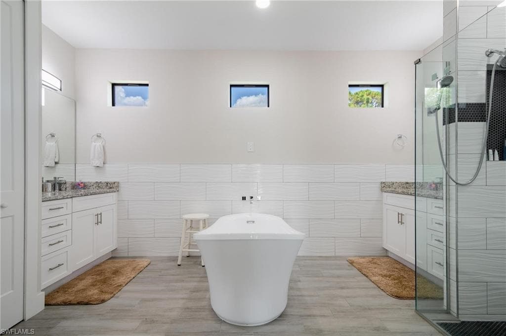 4665 Keylargo LN-13