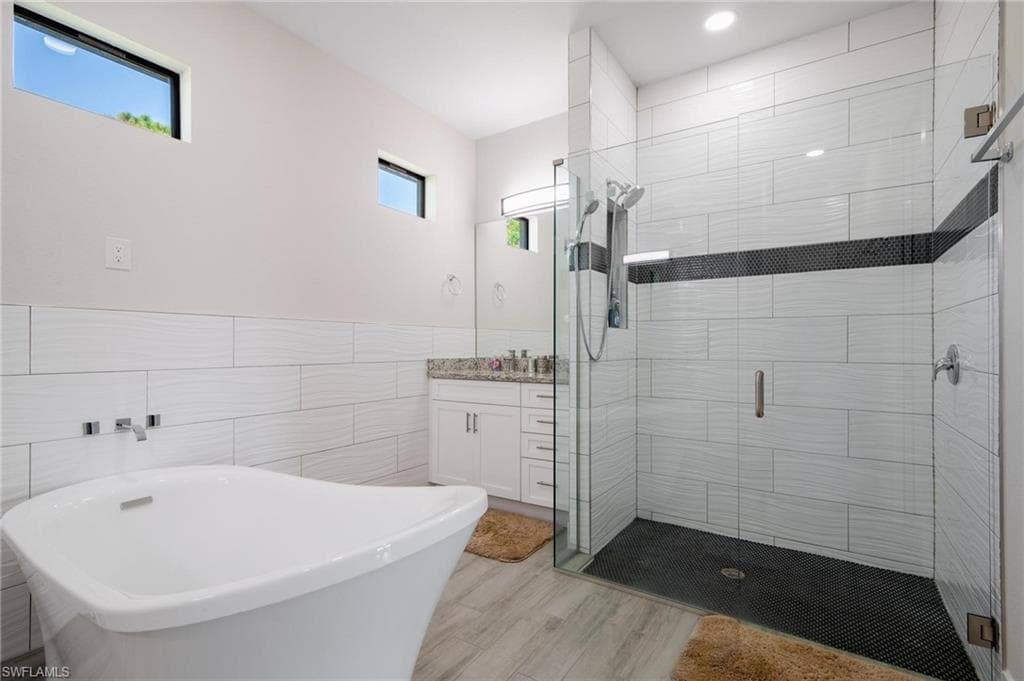 4665 Keylargo LN-14